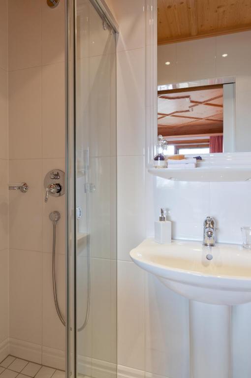Hotel Laerchenhof Natur Seefeld in Tirol Kamer foto